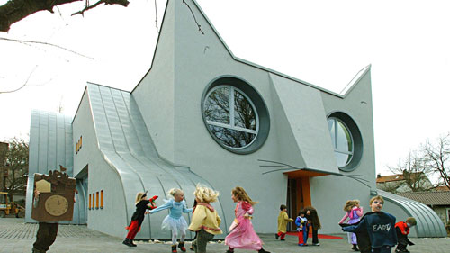 Здание детского сада в виде кошки